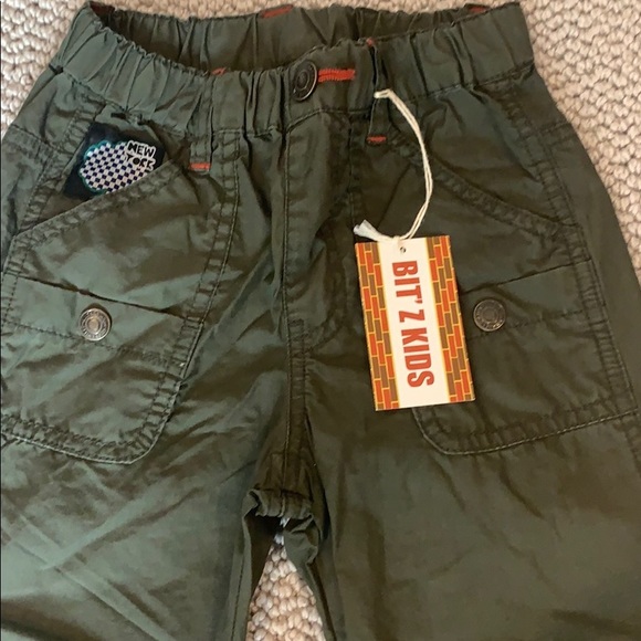 NWT Bit’z Kids Boys Pull on Khaki Cargos Size 5-6 - Picture 2 of 4